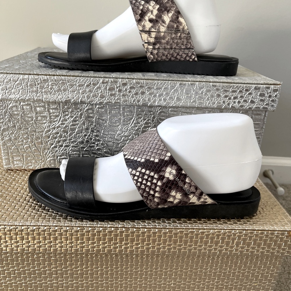 NWOT MICHAEL Michael Kors Leather Slide, Black/Snake Print, Size 8.5 - Picture 3 of 5
